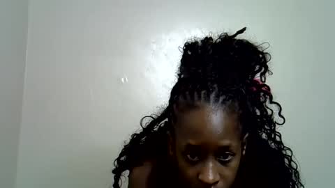 lutino_lovebirds online show from May 24, 2026, 6:40 am