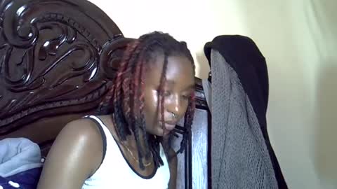 lutino_lovebirds online show from July 27, 2026, 6:15 pm
