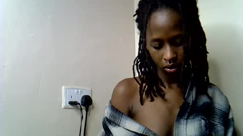 lutino_lovebirds online show from August 9, 2026, 8:14 pm