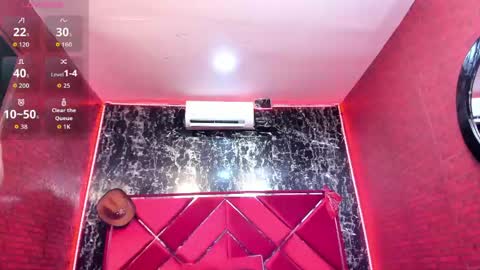 Snapshot of luu_adams chatting on April 17, 2026, 7:28 pm Luu online show from April 17, 2026, 7:28 pm
