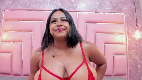 Snapshot of luu_adams chatting on May 25, 2026, 11:22 pm Luu online show from May 25, 2026, 11:22 pm