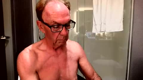 Snapshot of luv_missle chatting on June 20, 2026, 12:58 am luv_missle online show from June 20, 2026, 12:58 am