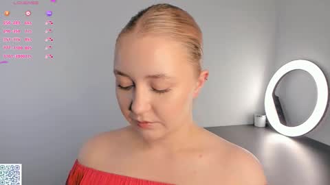 Snapshot of luvblanche chatting on September 10, 2025, 2:11 am luvblanche online show from September 10, 2025, 2:11 am