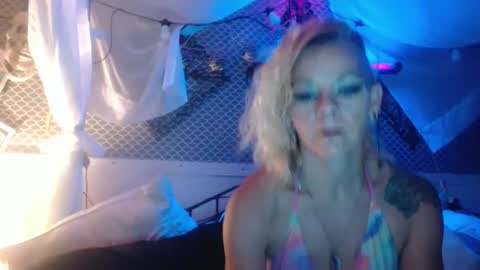 luvenlacy online show from September 28, 2025, 3:01 am