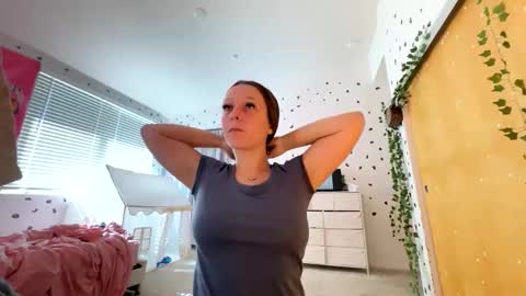 luvkendal online show from October 19, 2025, 5:35 pm