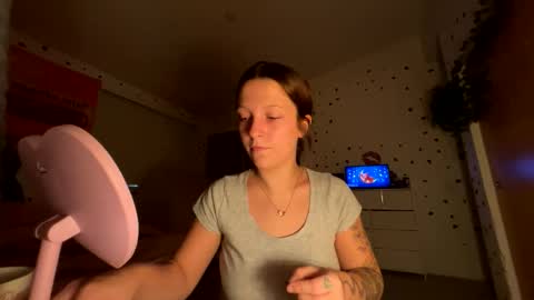 luvkendal online show from October 24, 2025, 3:25 am