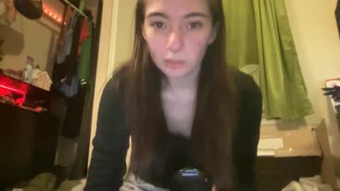 luvrxstarx online show from December 19, 2025, 1:45 am