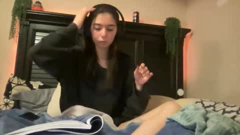 luvrxstarx online show from December 20, 2025, 2:51 am