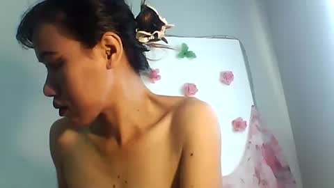 Bee Bee online show from November 10, 2025, 1:48 am