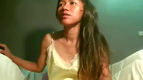 Bee Bee online show from May 12, 2026, 2:41 am