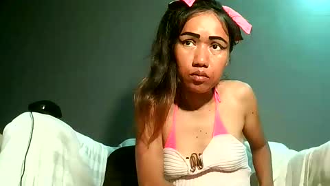 Bee Bee online show from May 22, 2026, 2:19 am