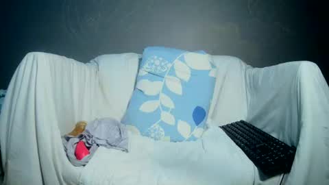 Bee Bee online show from July 30, 2026, 4:44 am