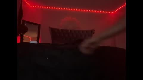 luvvlee online show from November 6, 2025, 3:35 pm