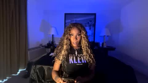 luvvlee online show from May 1, 2026, 10:47 pm