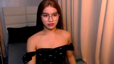 Snapshot of lux_white chatting on February 21, 2025, 9:22 pm queen lux online show from February 21, 2025, 9:22 pm