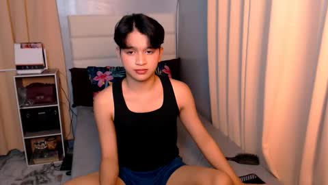 Snapshot of lux_white chatting on February 25, 2025, 8:41 pm queen lux online show from February 25, 2025, 8:41 pm