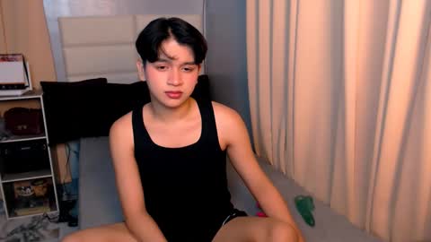 Snapshot of lux_white chatting on March 6, 2025, 2:18 pm queen lux online show from March 6, 2025, 2:18 pm