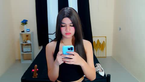 Snapshot of lux_white chatting on September 23, 2025, 1:30 am queen lux online show from September 23, 2025, 1:30 am