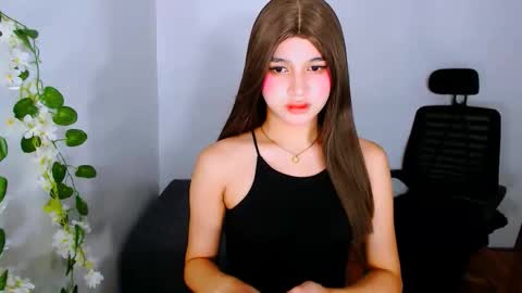 Snapshot of lux_white chatting on November 8, 2025, 8:14 am queen lux online show from November 8, 2025, 8:14 am