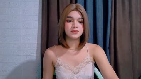 queen lux online show from February 12, 2026, 5:13 am