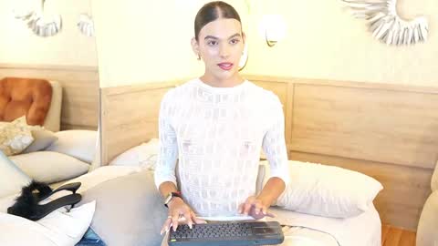 Luxa  online show from April 25, 2026, 1:41 pm