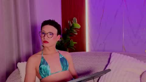 Lux online show from February 5, 2026, 3:22 am