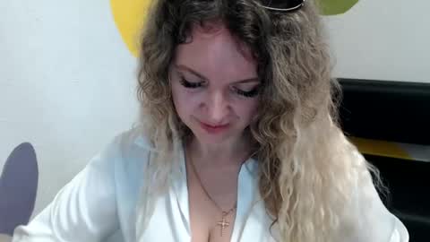 Snapshot of luxdonna chatting on June 19, 2026, 7:01 am Donna online show from June 19, 2026, 7:01 am