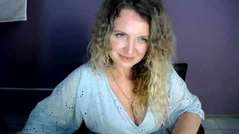 Snapshot of luxdonna chatting on June 24, 2026, 1:04 am Donna online show from June 24, 2026, 1:04 am