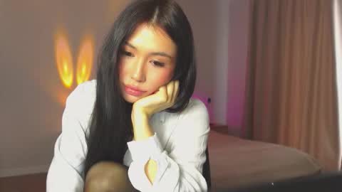 luxeluna_ online show from February 3, 2026, 11:26 am