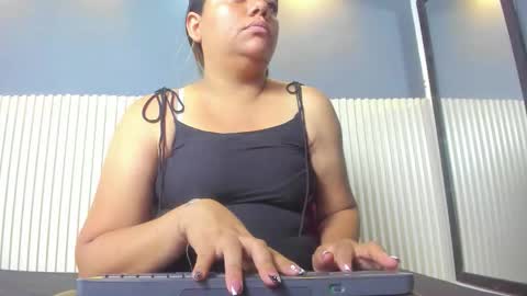 Snapshot of luxemilf chatting on September 21, 2025, 10:50 am Luxe3 online show from September 21, 2025, 10:50 am