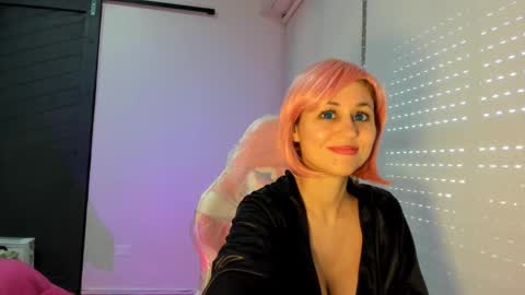 Luxiana online show from October 3, 2025, 8:39 pm