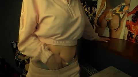 Snapshot of luxie_queen chatting on April 17, 2026, 1:25 pm Katie online show from April 17, 2026, 1:25 pm