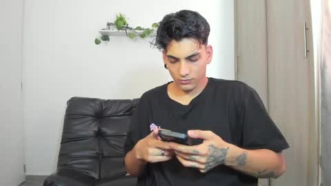 Snapshot of luxrx chatting on April 24, 2026, 7:05 pm luxrx online show from April 24, 2026, 7:05 pm
