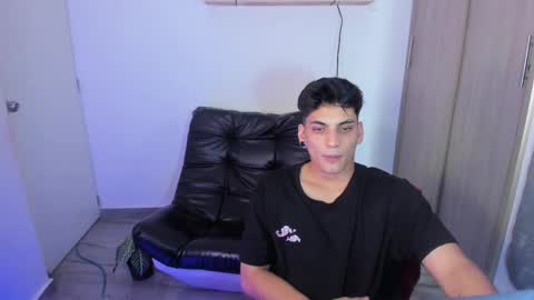 Snapshot of luxrx chatting on May 26, 2026, 7:32 pm luxrx online show from May 26, 2026, 7:32 pm