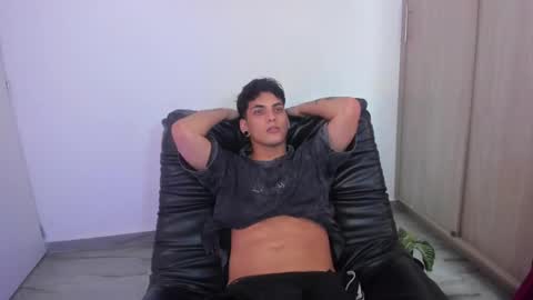 Snapshot of luxrx chatting on June 1, 2026, 6:09 pm luxrx online show from June 1, 2026, 6:09 pm