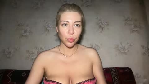 Snapshot of luxsonyastar chatting on June 29, 2026, 9:04 pm LuxSonyaStar online show from June 29, 2026, 9:04 pm