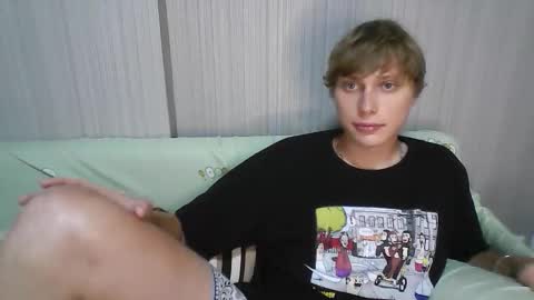 Snapshot of luxury_bob chatting on December 19, 2025, 10:44 am luxury_bob online show from December 19, 2025, 10:44 am