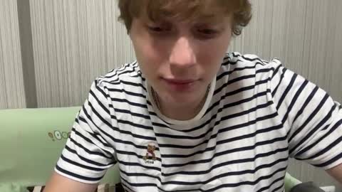 Snapshot of luxury_bob chatting on December 22, 2025, 2:58 pm luxury_bob online show from December 22, 2025, 2:58 pm