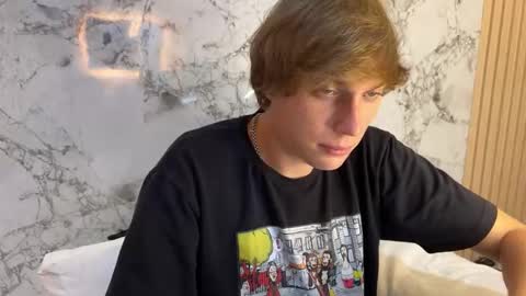 Snapshot of luxury_bob chatting on February 18, 2026, 7:59 am luxury_bob online show from February 18, 2026, 7:59 am