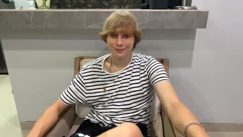 Snapshot of luxury_bob chatting on March 7, 2026, 4:26 pm luxury_bob online show from March 7, 2026, 4:26 pm