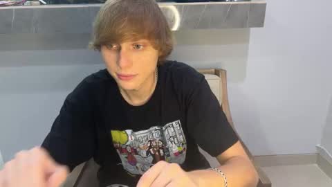 Snapshot of luxury_bob chatting on March 10, 2026, 5:29 pm luxury_bob online show from March 10, 2026, 5:29 pm