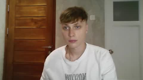 Snapshot of luxury_bob chatting on March 26, 2026, 5:18 pm luxury_bob online show from March 26, 2026, 5:18 pm