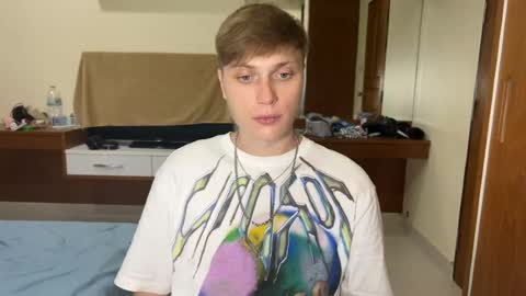 Snapshot of luxury_bob chatting on April 18, 2026, 8:09 pm luxury_bob online show from April 18, 2026, 8:09 pm