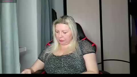 Luxury White online show from January 13, 2025, 7:10 pm