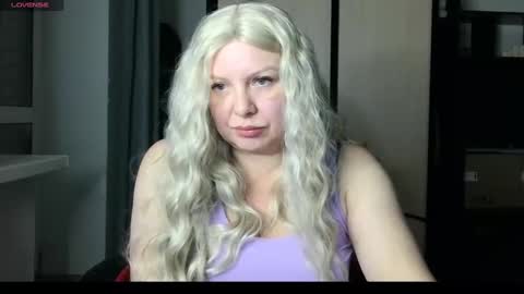 Luxury White online show from March 5, 2025, 5:29 pm