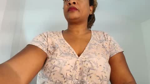 Snapshot of luxy_benet chatting on March 16, 2026, 9:24 am Big Benet online show from March 16, 2026, 9:24 am