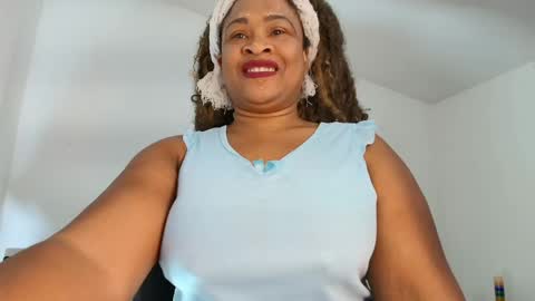 Snapshot of luxy_benet chatting on March 18, 2026, 9:12 am Big Benet online show from March 18, 2026, 9:12 am