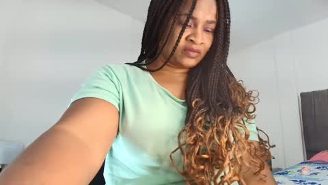 Snapshot of luxy_benet chatting on April 3, 2026, 11:25 pm Big Benet online show from April 3, 2026, 11:25 pm