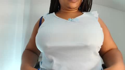 Snapshot of luxy_benet chatting on April 6, 2026, 8:15 am Big Benet online show from April 6, 2026, 8:15 am