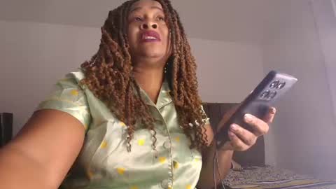 Snapshot of luxy_benet chatting on July 10, 2026, 12:30 pm Big Benet online show from July 10, 2026, 12:30 pm